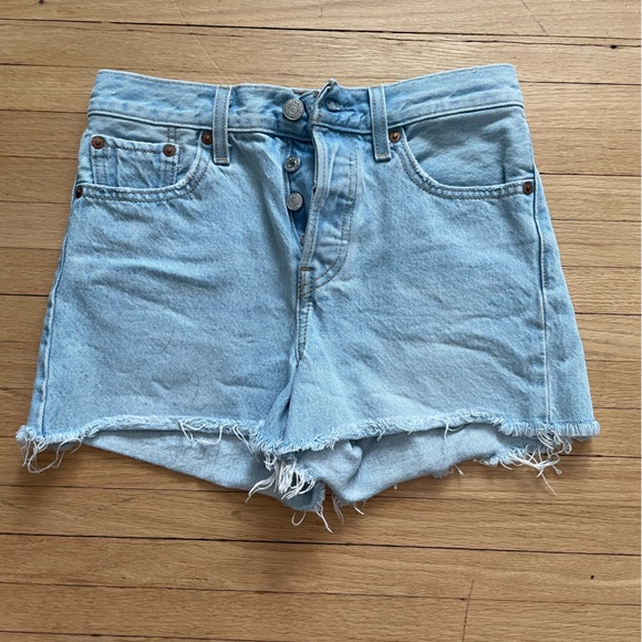 Levi’s Wedgie Short - size 25 - Picture 2 of 4